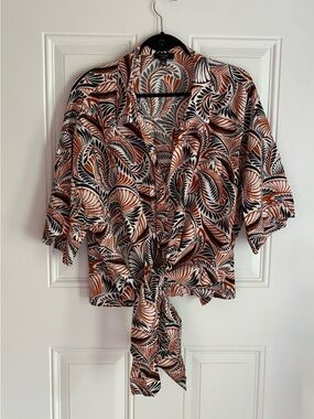 Haver Tie-Front Button Down Shirt in Rust, Black & White Leaf Print